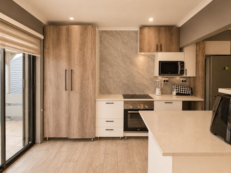Family Home in Klopperpark with Flatlet - Photo 6