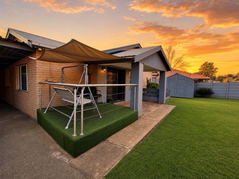 Family Home in Klopperpark with Flatlet - Photo 1