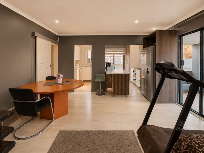 Family Home in Klopperpark with Flatlet - Photo 4