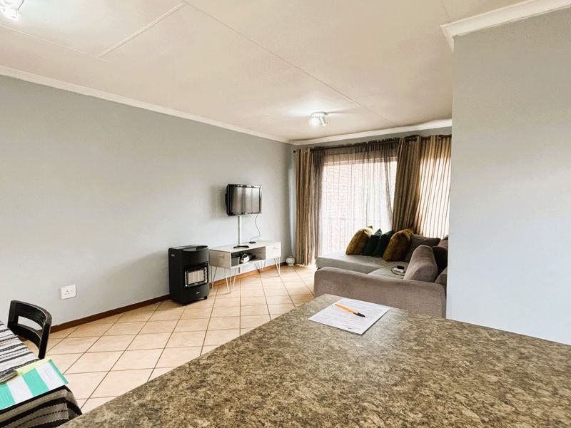 Immaculate 2 bed 1 bath apartment in Eco Park Estate - Photo 9