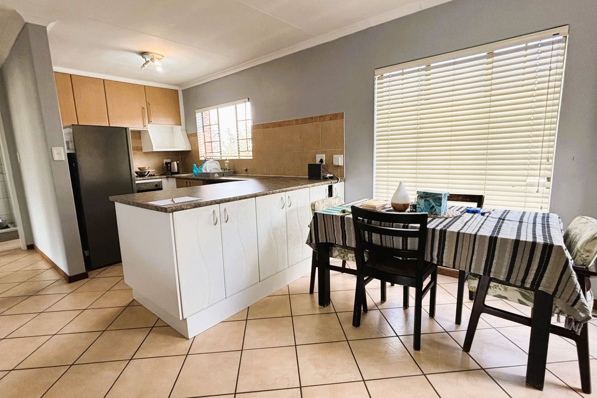 Immaculate 2 bed 1 bath apartment in Eco Park Estate - Photo 5