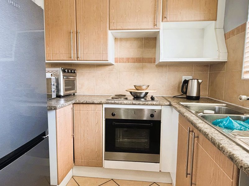 Immaculate 2 bed 1 bath apartment in Eco Park Estate - Photo 7