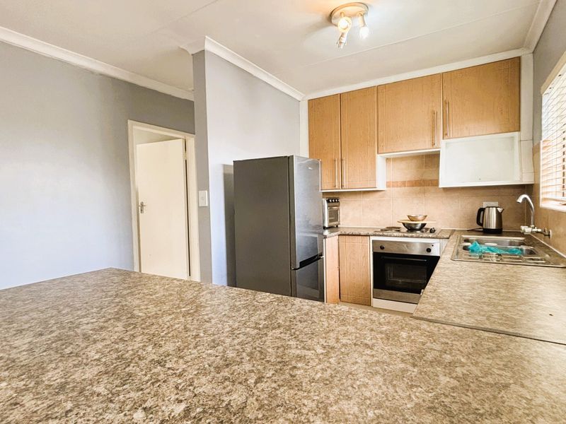 Immaculate 2 bed 1 bath apartment in Eco Park Estate - Photo 6
