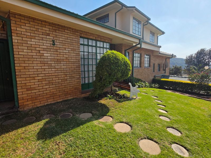 An Enduring Residence Defined by Space, Views & Distinction - Photo 2