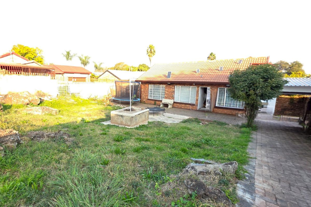 Location with the potential you didn't expect. - Photo 5