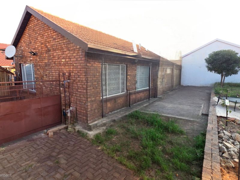 Location with the potential you didn't expect. - Photo 3