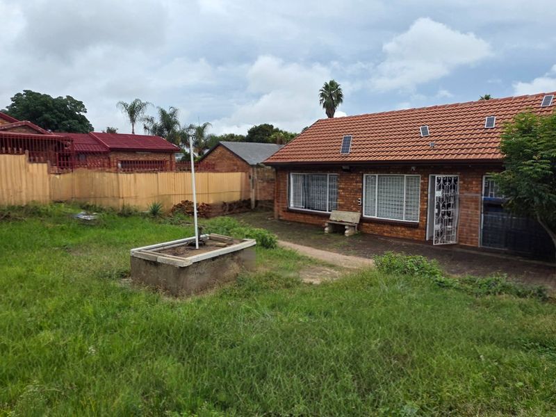 Location with the potential you didn't expect. - Photo 2