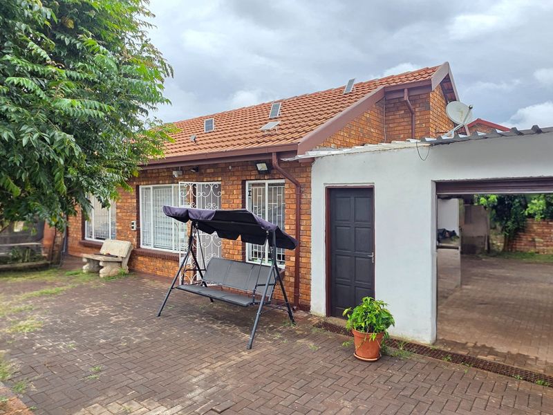 Location with the potential you didn't expect. - Photo 1