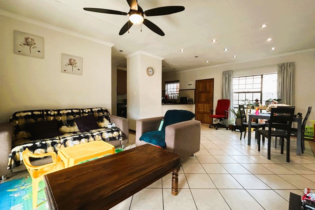 2 Bed 2 Bath simplex unit for sale in Eco Park Estate - Photo 4