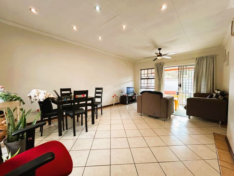2 Bed 2 Bath simplex unit for sale in Eco Park Estate - Photo 2