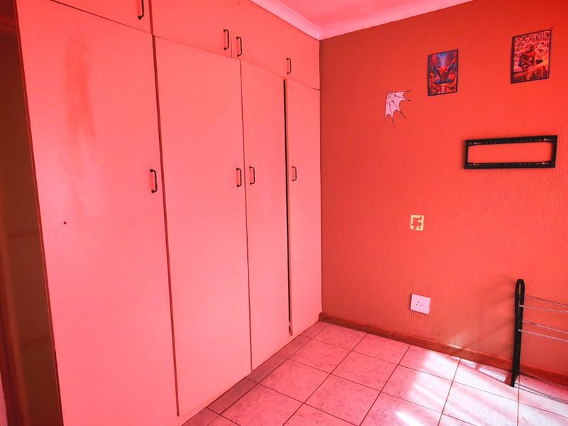 Spacious Family Home with Pool, Borehole & Extra Office Space - Photo 10