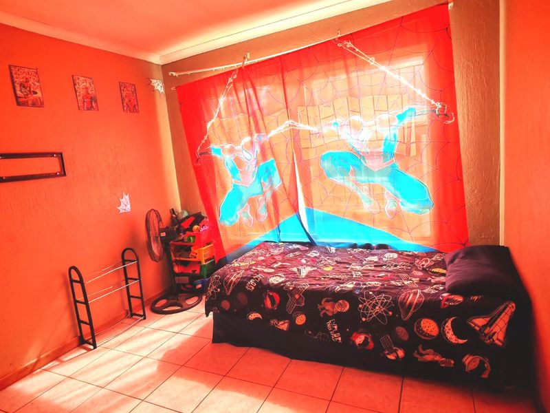 Spacious Family Home with Pool, Borehole & Extra Office Space - Photo 9