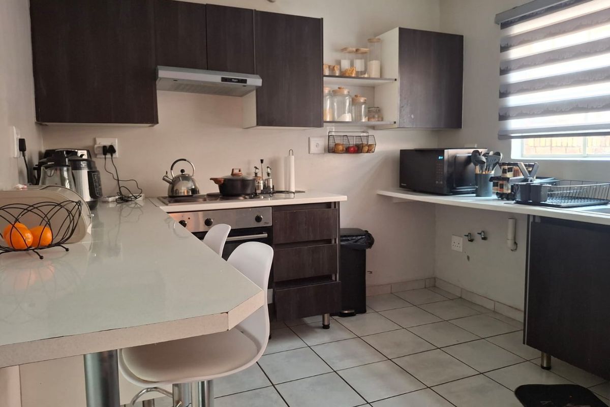2 BED 2 BATH DUPLEX FOR SALE - CRYSTAL PARK - Photo 5