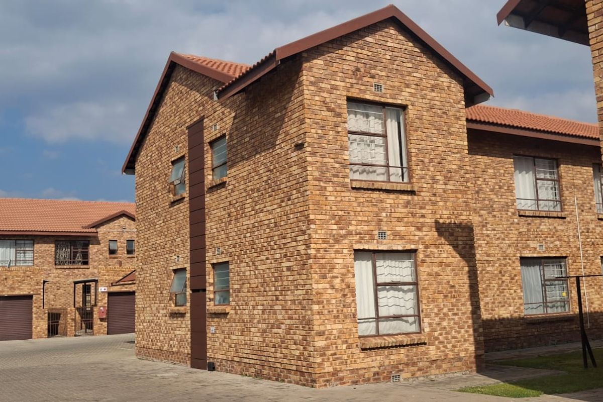 2 BED 2 BATH DUPLEX FOR SALE - CRYSTAL PARK - Photo 3