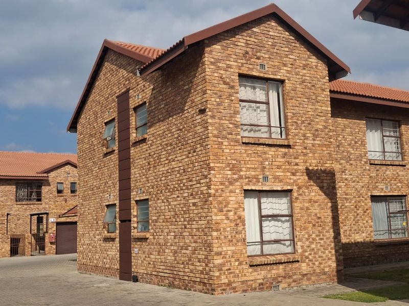 2 BED 2 BATH DUPLEX FOR SALE - CRYSTAL PARK - Photo 3