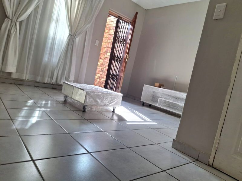 2 BED 2 BATH DUPLEX FOR SALE - CRYSTAL PARK - Photo 9