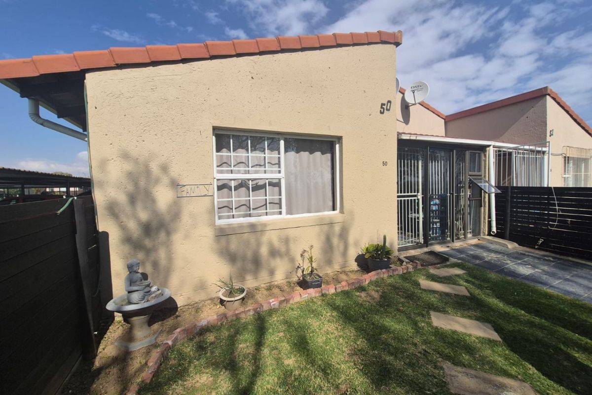 3 bedroom home in secure residential village - Photo 3