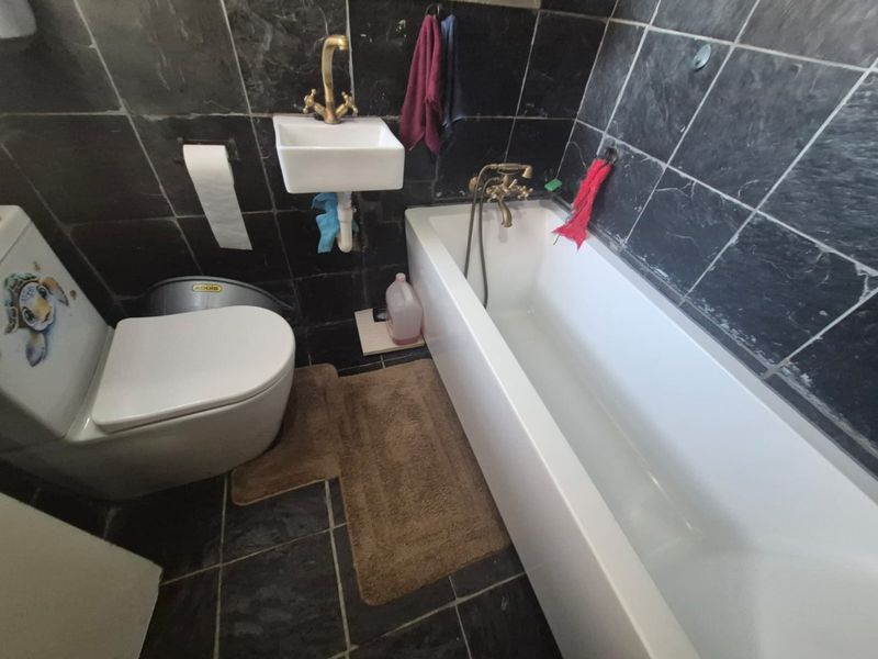 3 bedroom home in secure residential village - Photo 10
