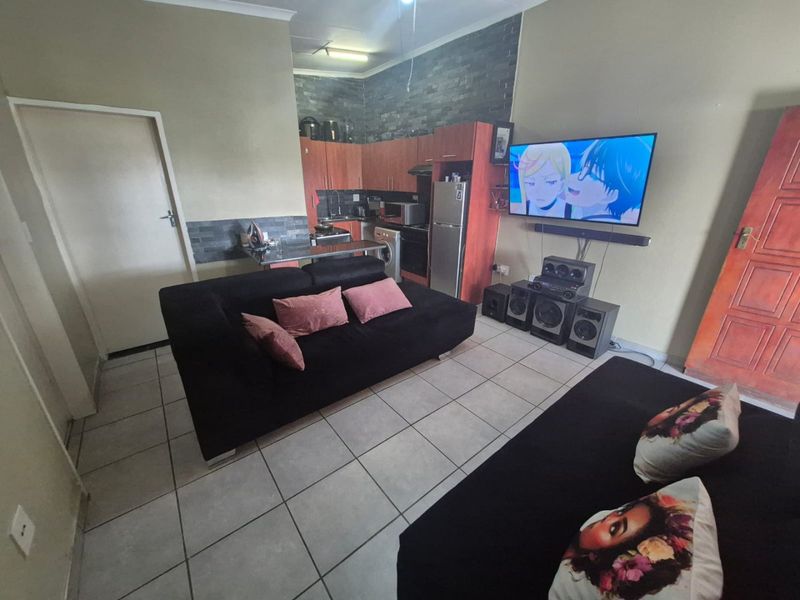 3 bedroom home in secure residential village - Photo 6