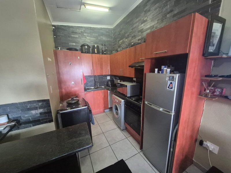 3 bedroom home in secure residential village - Photo 4