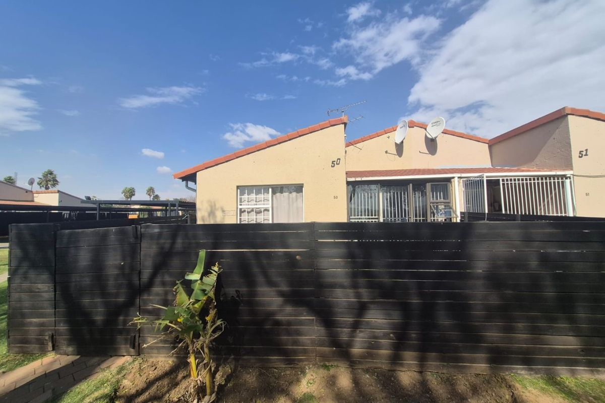 3 bedroom home in secure residential village - Photo 2