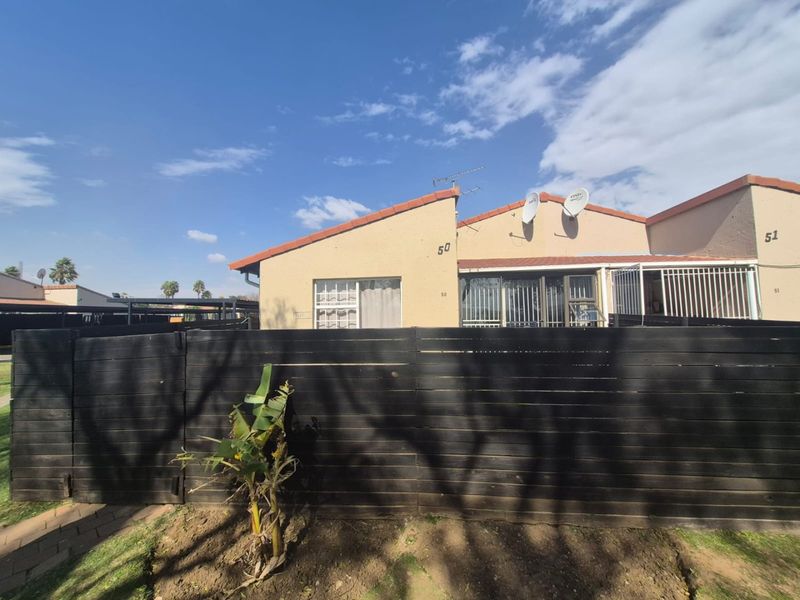 3 bedroom home in secure residential village - Photo 2
