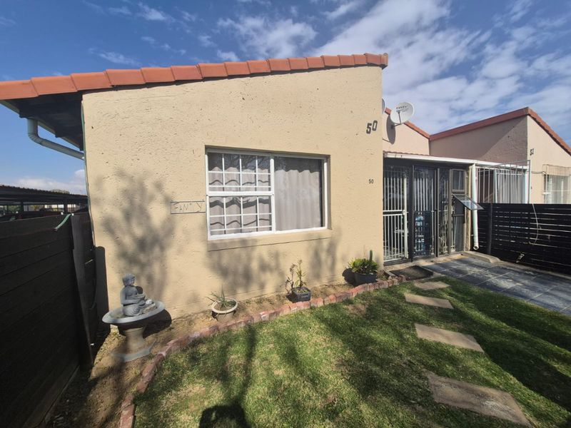 3 bedroom home in secure residential village - Photo 3
