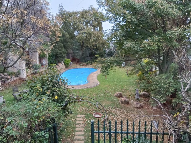 Spacious Family Living with Endless Potential! - Photo 1