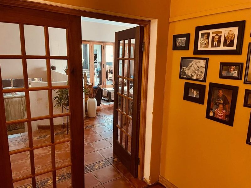 Spacious Family Living with Endless Potential! - Photo 2