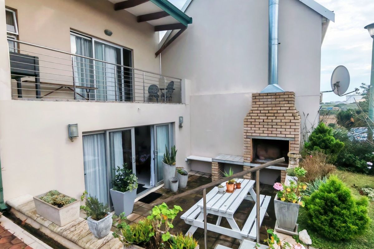 Excellent 3-bedroom in prime location close to beach. - Photo 3