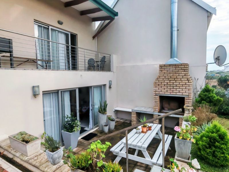 Excellent 3-bedroom in prime location close to beach. - Photo 3