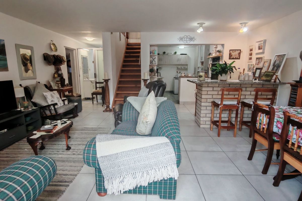 Excellent 3-bedroom in prime location close to beach. - Photo 4