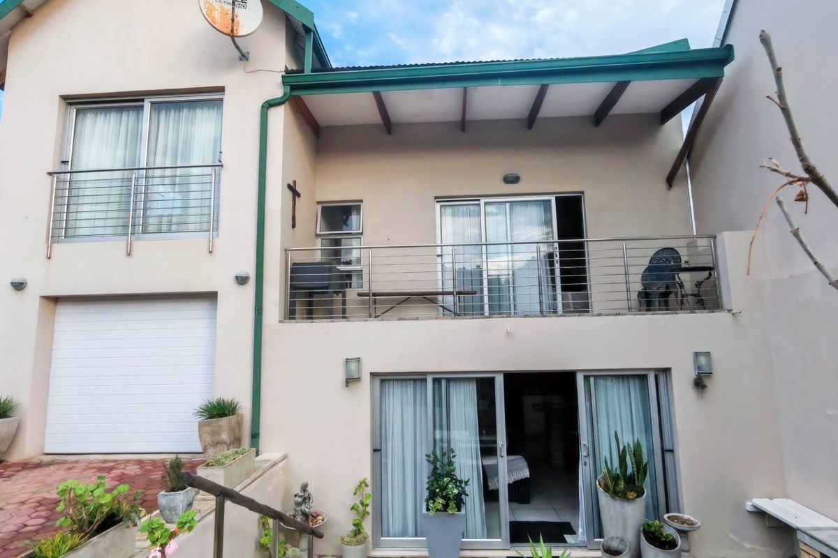 Excellent 3-bedroom in prime location close to beach. - Photo 2
