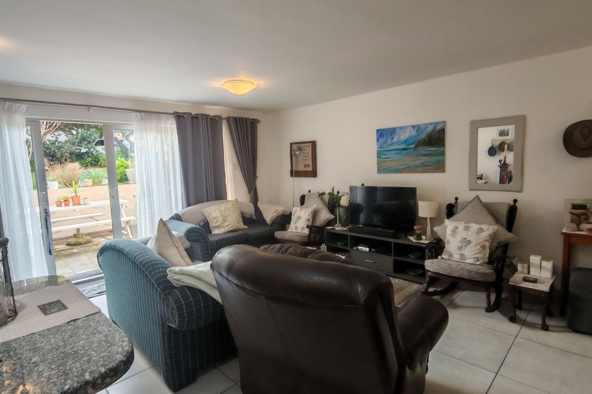 Excellent 3-bedroom in prime location close to beach. - Photo 5