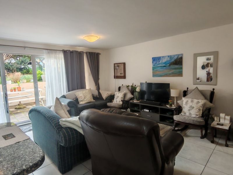 Excellent 3-bedroom in prime location close to beach. - Photo 5
