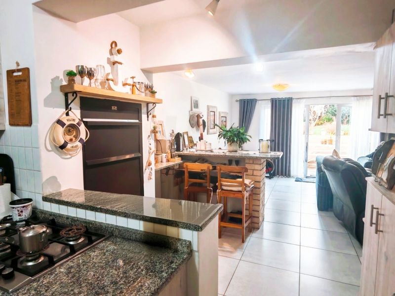 Excellent 3-bedroom in prime location close to beach. - Photo 9