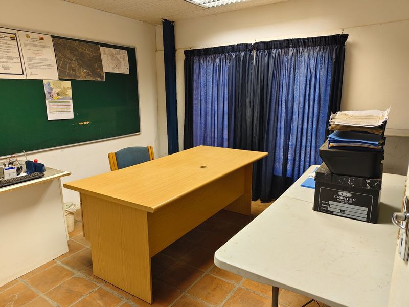 Office space on an active farm in the Paarl Rural area east of the centre of the town  - Photo 4
