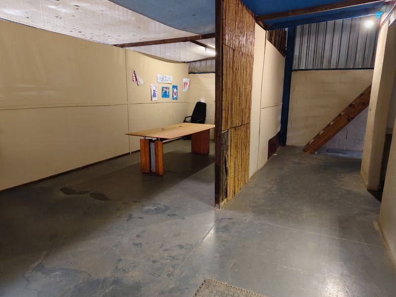 Office space on an active farm in the Paarl Rural area east of the centre of the town  - Photo 9
