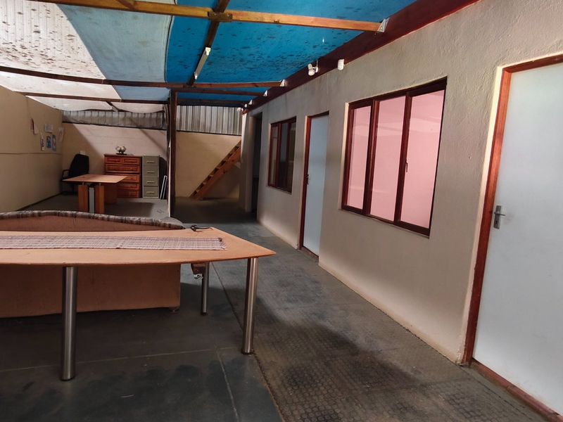 Office space on an active farm in the Paarl Rural area east of the centre of the town  - Photo 8