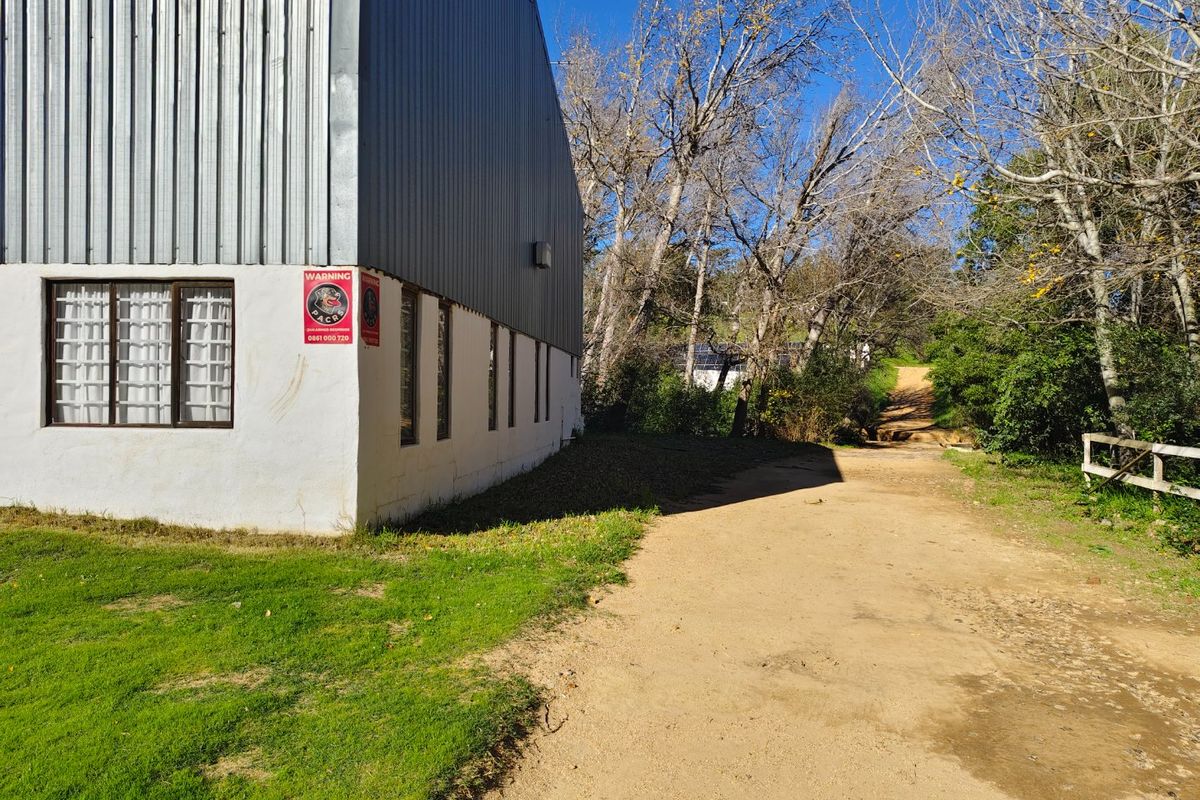 Office space on an active farm in the Paarl Rural area east of the centre of the town  - Photo 2