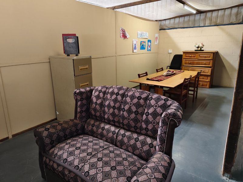 Office space on an active farm in the Paarl Rural area east of the centre of the town  - Photo 7