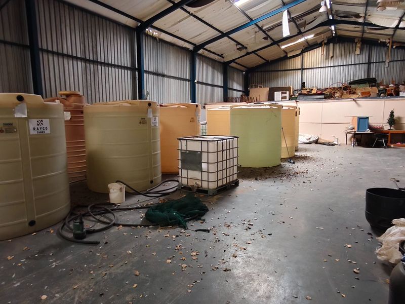 Warehouse space on an active farm in the Paarl Rural area east of the centre of the town and  10 minutes from N1 - Photo 7