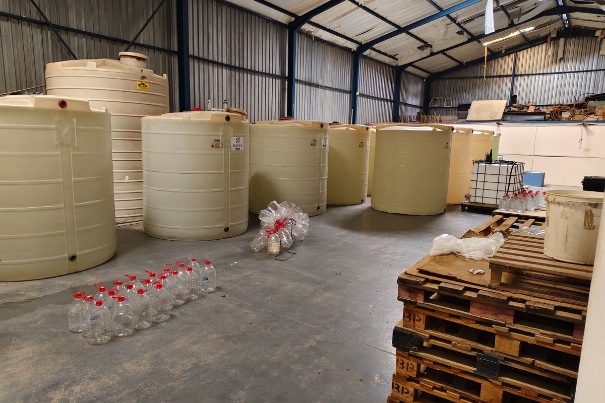 Warehouse space on an active farm in the Paarl Rural area east of the centre of the town and  10 minutes from N1 - Photo 5