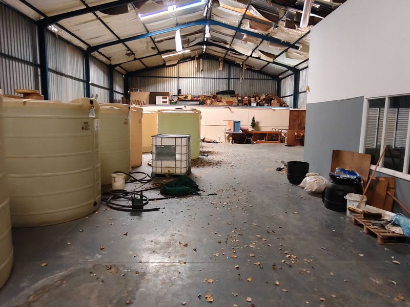 Warehouse space on an active farm in the Paarl Rural area east of the centre of the town and  10 minutes from N1 - Photo 4