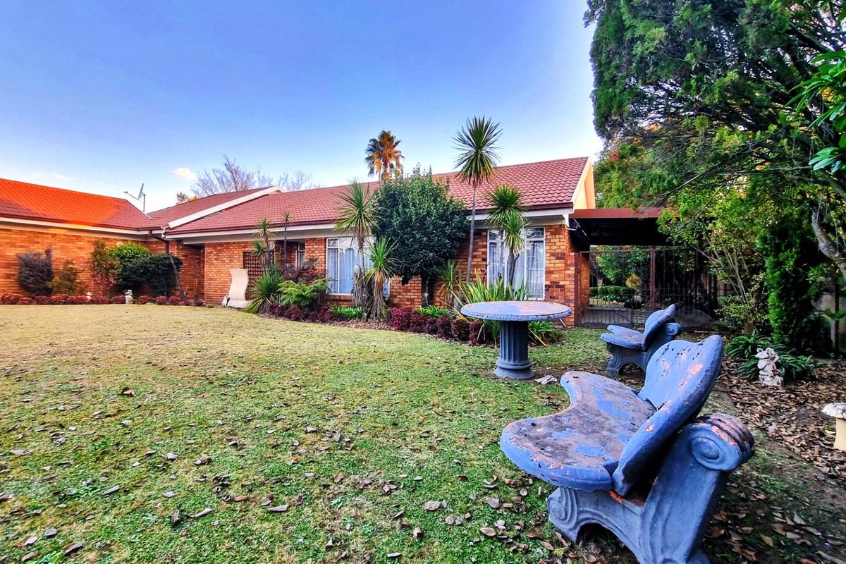 Well-Appointed Four-Bedroom Home with Flat, Heated Pool and Lapa - Photo 5