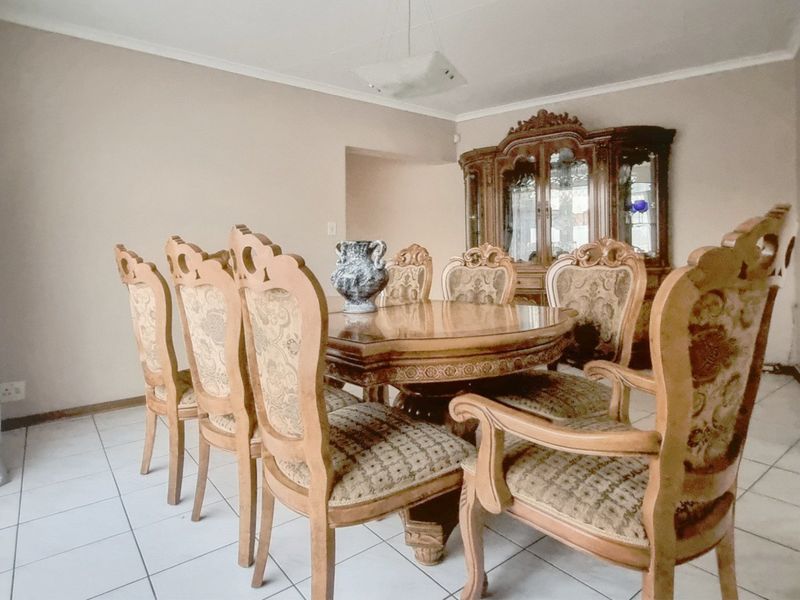 Well-Appointed Four-Bedroom Home with Flat, Heated Pool and Lapa - Photo 10