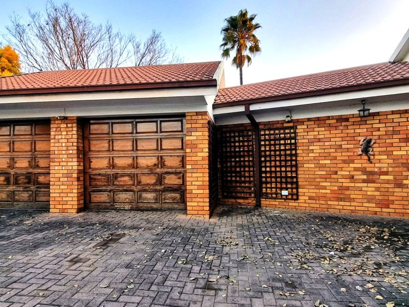 Well-Appointed Four-Bedroom Home with Flat, Heated Pool and Lapa - Photo 8