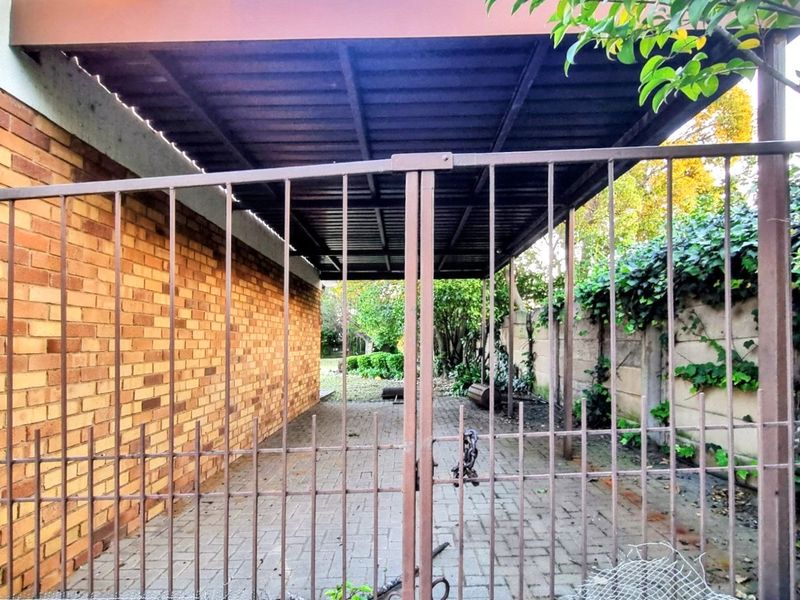 Well-Appointed Four-Bedroom Home with Flat, Heated Pool and Lapa - Photo 7