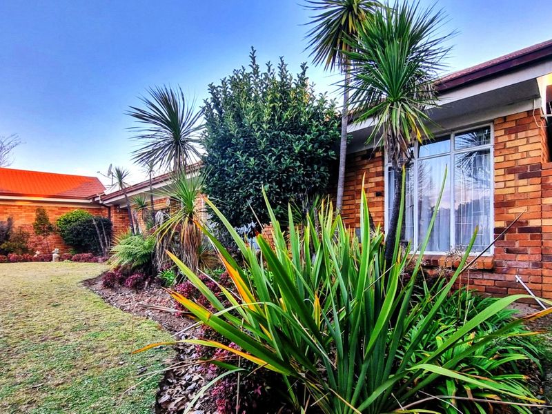 Well-Appointed Four-Bedroom Home with Flat, Heated Pool and Lapa - Photo 6