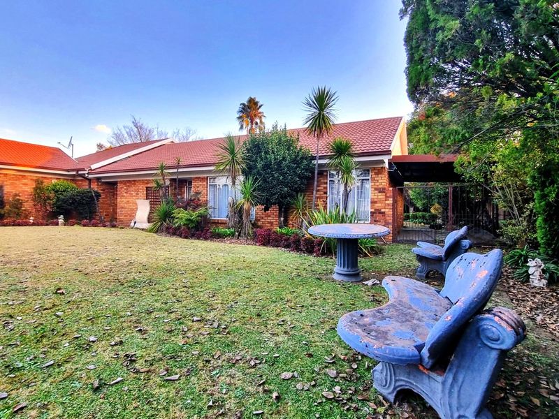 Well-Appointed Four-Bedroom Home with Flat, Heated Pool and Lapa - Photo 5